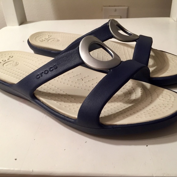 crocs with silver circle